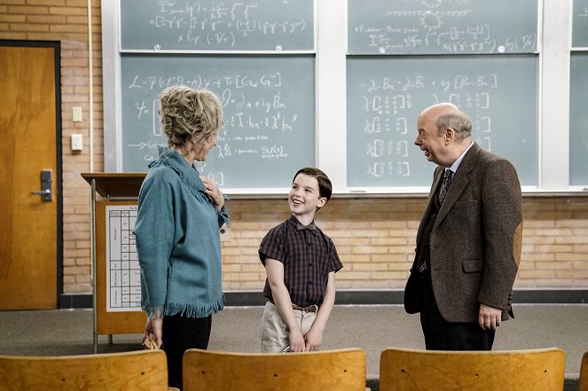 Young Sheldon - Gluons, Guacamole, and the Color Purple - Van film - Iain Armitage, Wallace Shawn