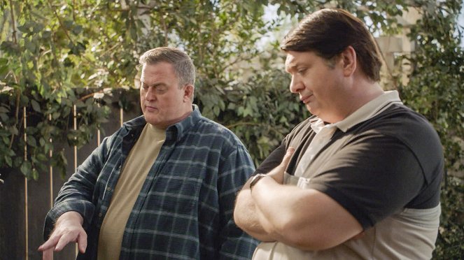 Young Sheldon - A Dog, a Squirrel and a Fish Named Fish - Van film - Billy Gardell, Lance Barber