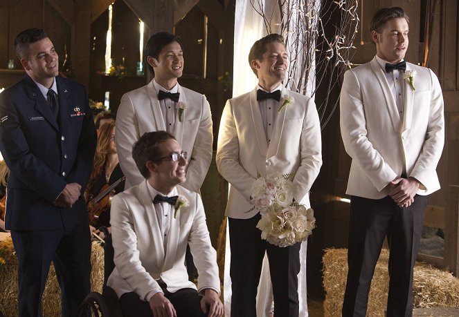 Glee - A Wedding - Photos - Mark Salling, Kevin McHale, Harry Shum Jr., Matthew Morrison, Chord Overstreet