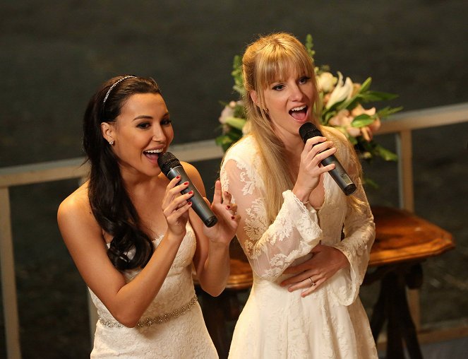 Glee - Una boda - De la película - Naya Rivera, Heather Morris