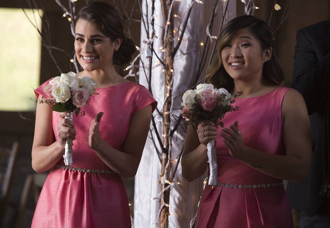 Glee - Una boda - De la película - Lea Michele, Jenna Ushkowitz