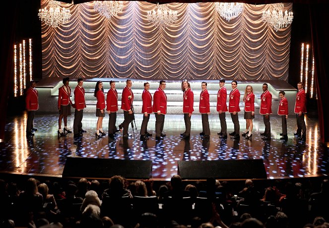 Glee - We Built This Glee Club - Photos - Samantha Marie Ware, Laura Dreyfuss, Marshall Williams, Noah Guthrie, Finneas O'Connell, Billy Lewis Jr., Becca Tobin, Josie Totah