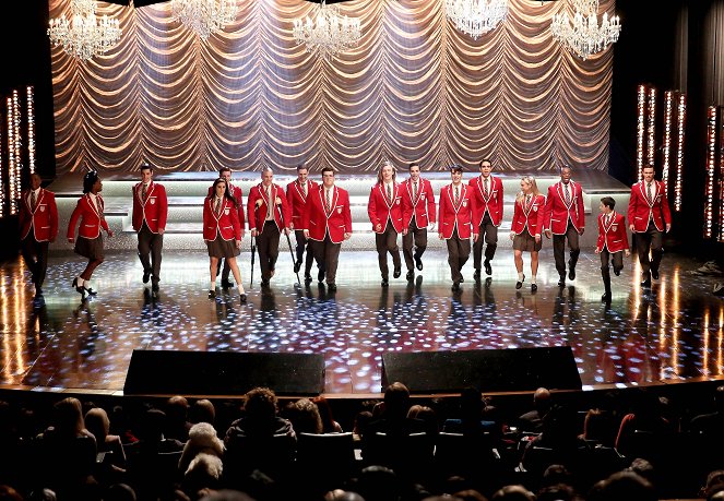 Glee - We Built This Glee Club - Photos - Samantha Marie Ware, Laura Dreyfuss, Marshall Williams, Noah Guthrie, Finneas O'Connell, Billy Lewis Jr., Becca Tobin, Josie Totah