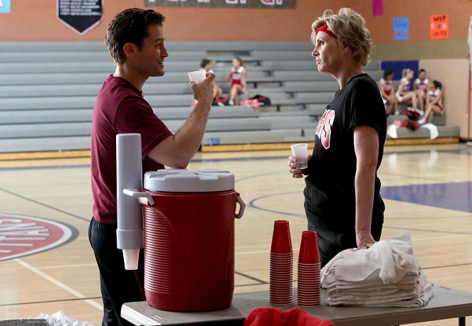 Glee - Sztárok leszünk! - 2009 - Filmfotók - Matthew Morrison, Jane Lynch