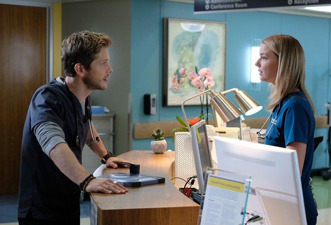 The Resident - Pilot - Van film - Matt Czuchry, Emily VanCamp