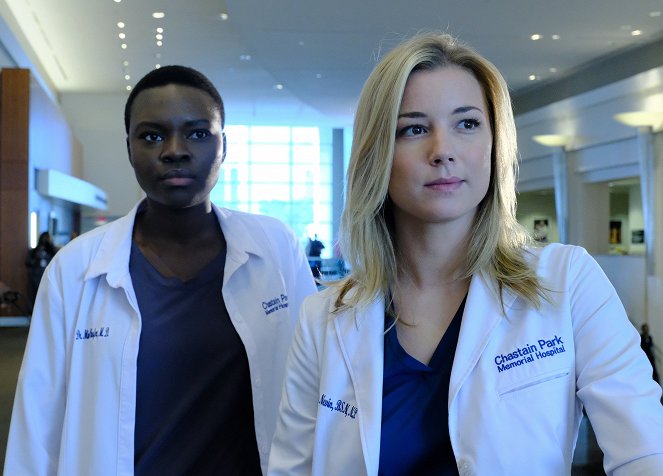 The Resident - Independence Day - Photos - Shaunette Renée Wilson, Emily VanCamp