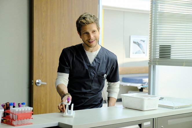 The Resident - Independence Day - Photos - Matt Czuchry