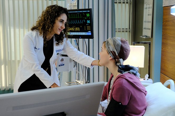 Doktoři - Den nezávislosti - Z filmu - Melina Kanakaredes, Violett Beane