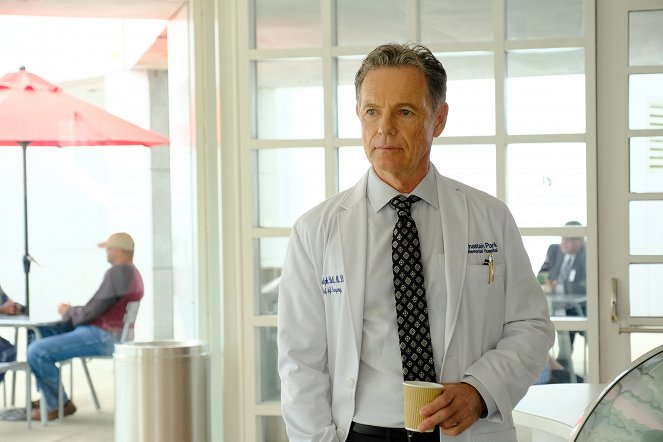 The Resident - Comrades in Arms - Van film - Bruce Greenwood