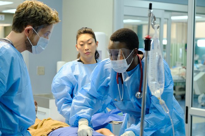 Doktori - Neznámy pacient - Z filmu - Matt Czuchry, Shaunette Renée Wilson