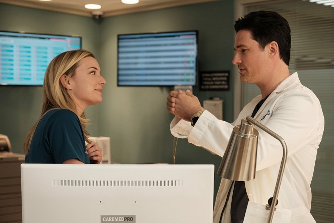 The Resident - Season 1 - No Matter The Cost - Photos - Emily VanCamp, Warren Christie