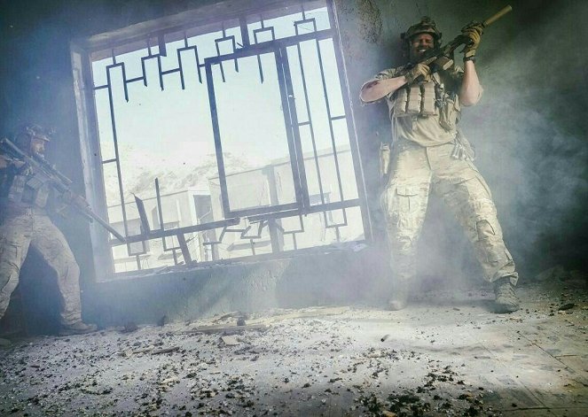 SEAL Team - Der Mann im Hintergrund - Filmfotos