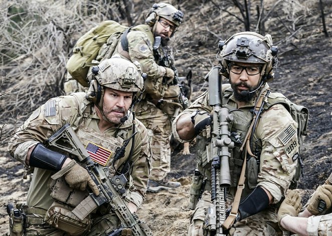 SEAL Team - Never Get Out of the Boat - Photos - David Boreanaz, A. J. Buckley, Neil Brown Jr.