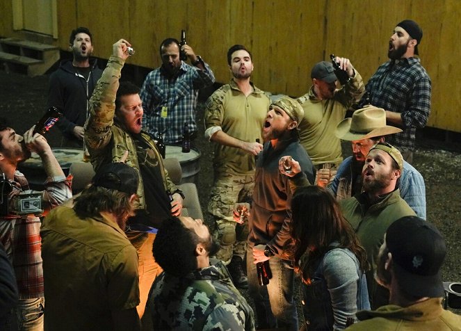 SEAL Team - Season 1 - Never Get Out of the Boat - Filmfotók - David Boreanaz, Max Thieriot, A. J. Buckley, Judd Lormand