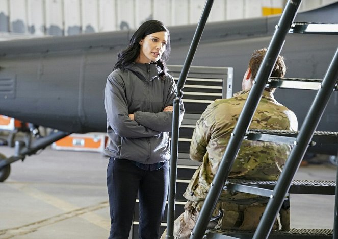SEAL Team - Season 1 - The Cost of Doing Business - Photos - Jessica Paré