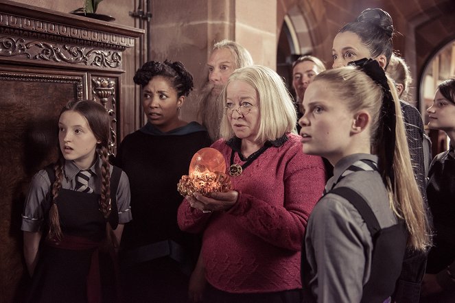 The Worst Witch - Season 2 - Tortoise Trouble - Photos - Bella Ramsey, Clare Higgins