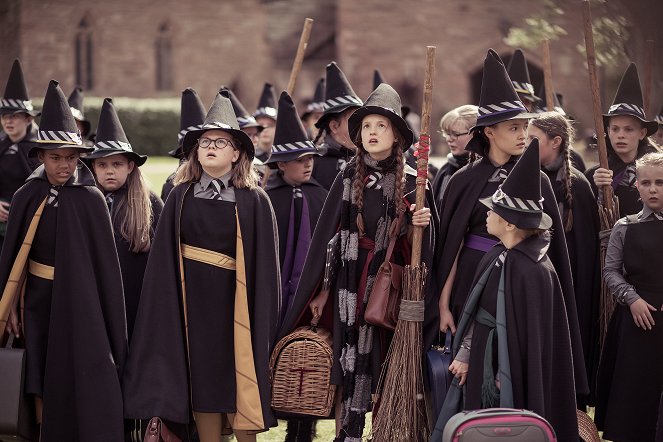 The Worst Witch - Tortoise Trouble - Photos - Tamara Smart, Bella Ramsey, Dagny Rollins