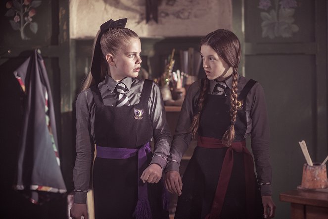 The Worst Witch - The Friendship Trap - Photos - Jenny Richardson, Bella Ramsey