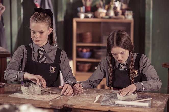 Čarodějnice školou povinné - Kouzlo přátelství - Z filmu - Jenny Richardson, Bella Ramsey