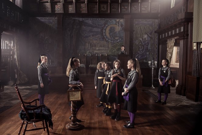 Čarodějnice školou povinné - Ethel kam se podíváš - Z filmu - Jenny Richardson, Tamara Smart, Bella Ramsey