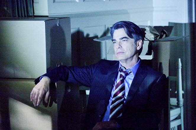 Covert Affairs - Season 4 - Dig for Fire - Photos - Peter Gallagher