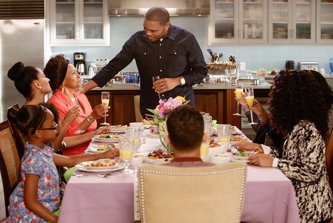 Black-ish - Please Don't Ask, Please Don't Tell - Photos - Marsai Martin, Tracee Ellis Ross, Jenifer Lewis, Anthony Anderson