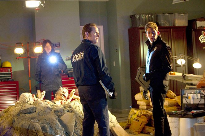 CSI: Crime Scene Investigation - Season 14 - De Los Muertos - Photos - David Berman, Eric Szmanda