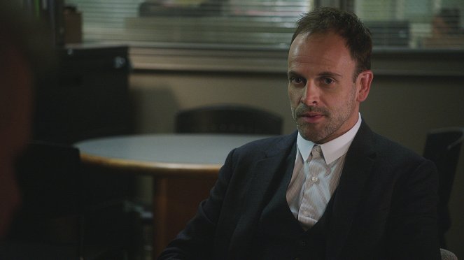 Elementary - Bits and Pieces - Photos - Jonny Lee Miller