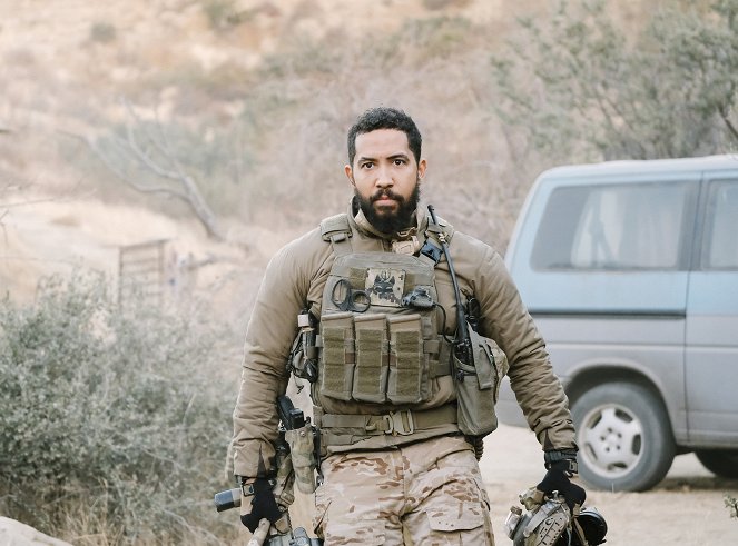 SEAL Team - No Man's Land - Filmfotók - Neil Brown Jr.