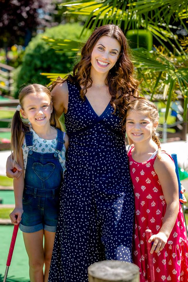 Chesapeake Shores - Aufgelöste Vereinbarungen - Werbefoto - Abbie Magnuson, Meghan Ory, Kayden Magnuson