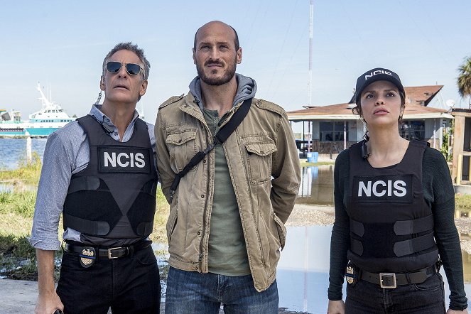 Agenci NCIS: Nowy Orlean - Monster - Z filmu - Scott Bakula, Dylan Kenin, Vanessa Ferlito