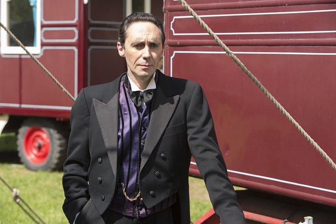 Father Brown - Season 3 - The Invisible Man - Photos - Guy Henry