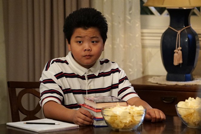 Fresh Off the Boat - The Manchurian Dinner Date - Photos - Hudson Yang
