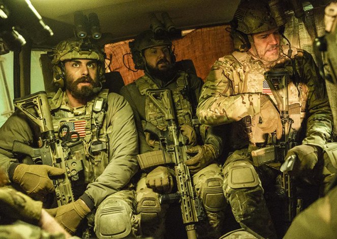 SEAL Team - Season 1 - Takedown - Photos - Justin Melnick, A. J. Buckley, David Boreanaz