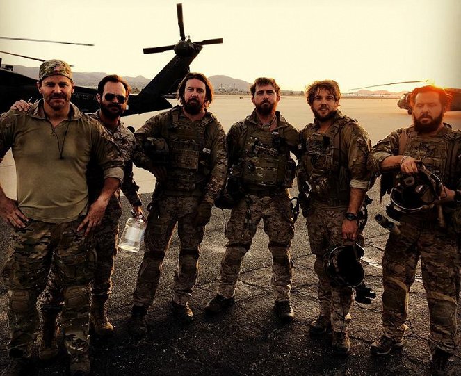 SEAL Team - Season 1 - Del rodaje - David Boreanaz, Judd Lormand, Tyler Grey, Dan Briggs, Max Thieriot, A. J. Buckley