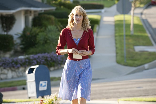 Enlightened - Season 2 - All I Ever Wanted - Photos - Laura Dern