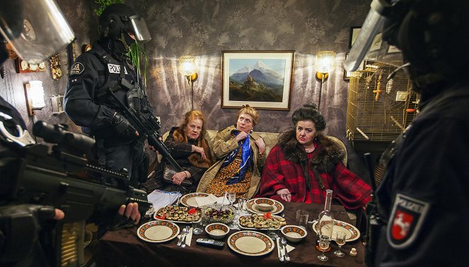 Familie Lotzmann auf den Barrikaden - Filmfotos - Gudrun Ritter, Gisela Schneeberger, Sigrid Schnegelsiepen-Sengül