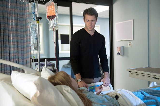 Revenge - Homecoming - De la película - Josh Bowman