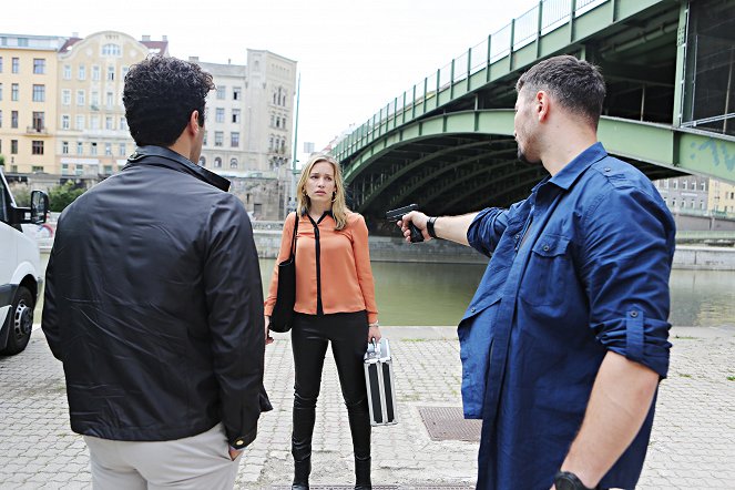 Covert Affairs - Here Comes Your Man - Photos - Piper Perabo