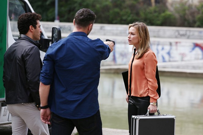 Covert Affairs - Here Comes Your Man - Photos - Piper Perabo