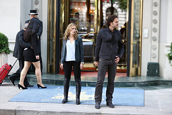 Covert Affairs - Season 4 - Here Comes Your Man - Photos - Piper Perabo