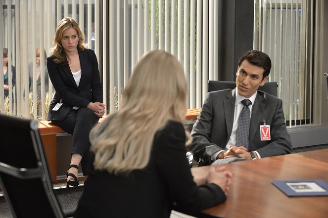 Covert Affairs - Space (I Believe In) - Photos - Piper Perabo, Noam Jenkins