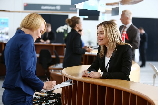 Covert Affairs - Hang Wire - Photos - Piper Perabo
