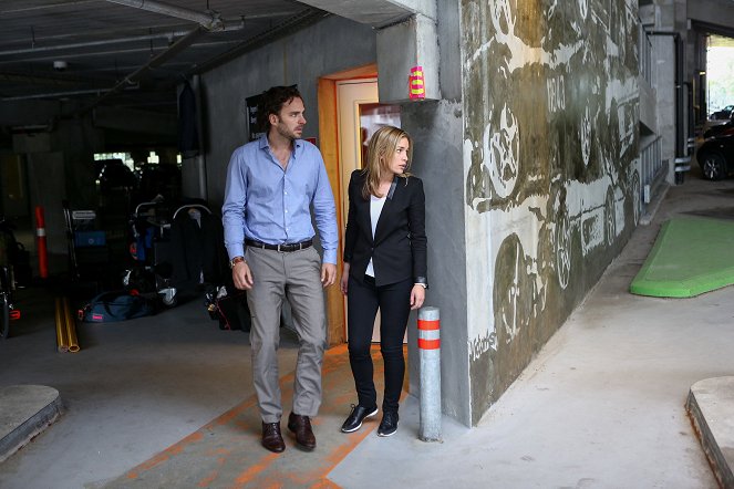 Covert Affairs - Hang Wire - Photos - Piper Perabo