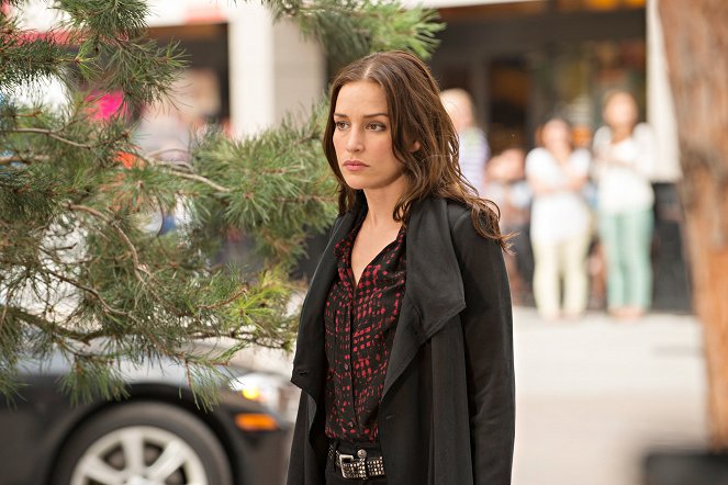 Covert Affairs - Something Against You - Photos - Piper Perabo