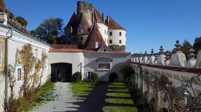Alte Burgen und ihre neuen Herren in Niederösterreich - Photos