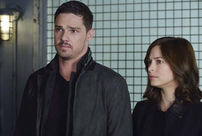 Beauty and the Beast - Chasing Ghosts - Photos - Jay Ryan, Kristin Kreuk