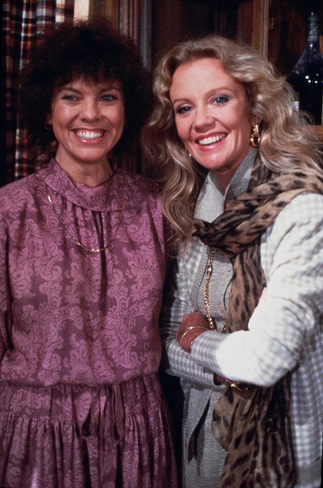 Murder, She Wrote - Unfinished Business - Photos - Erin Moran, Hayley Mills