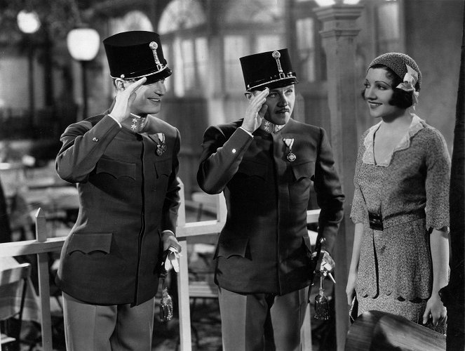 A mosolygó hadnagy - Filmfotók - Maurice Chevalier, Claudette Colbert