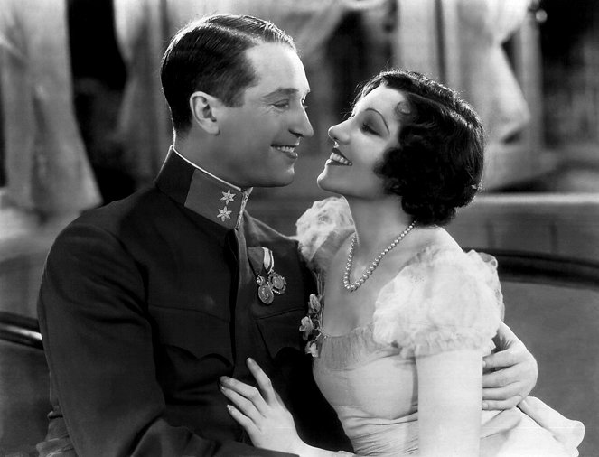 A mosolygó hadnagy - Filmfotók - Maurice Chevalier, Claudette Colbert